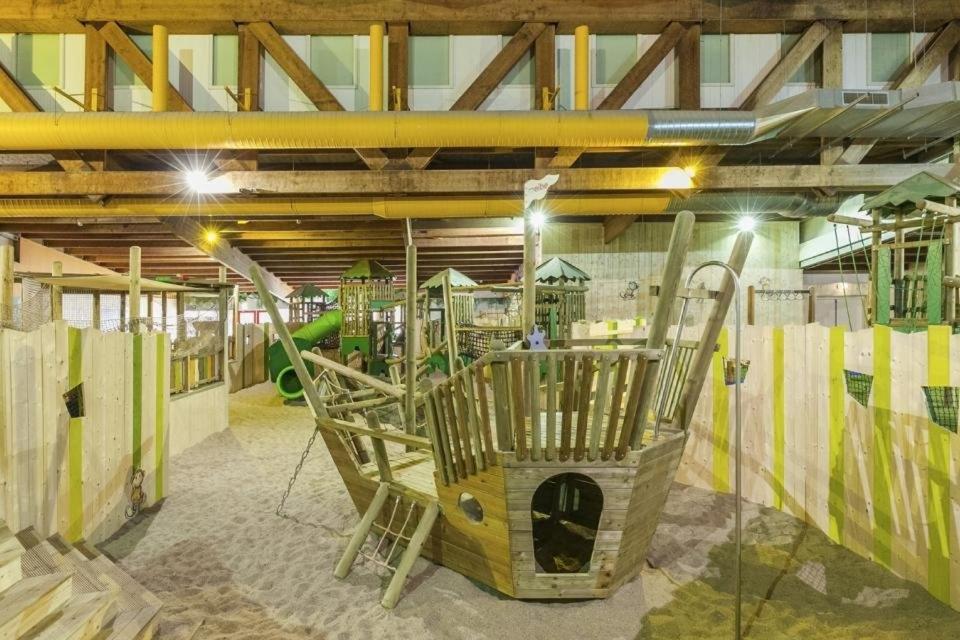 Het Familie Boshuisje - Vakantiewoning Op Prachtig Park Met Veel Faciliteiten Inc Ligbad Gramsbergen Exterior photo
