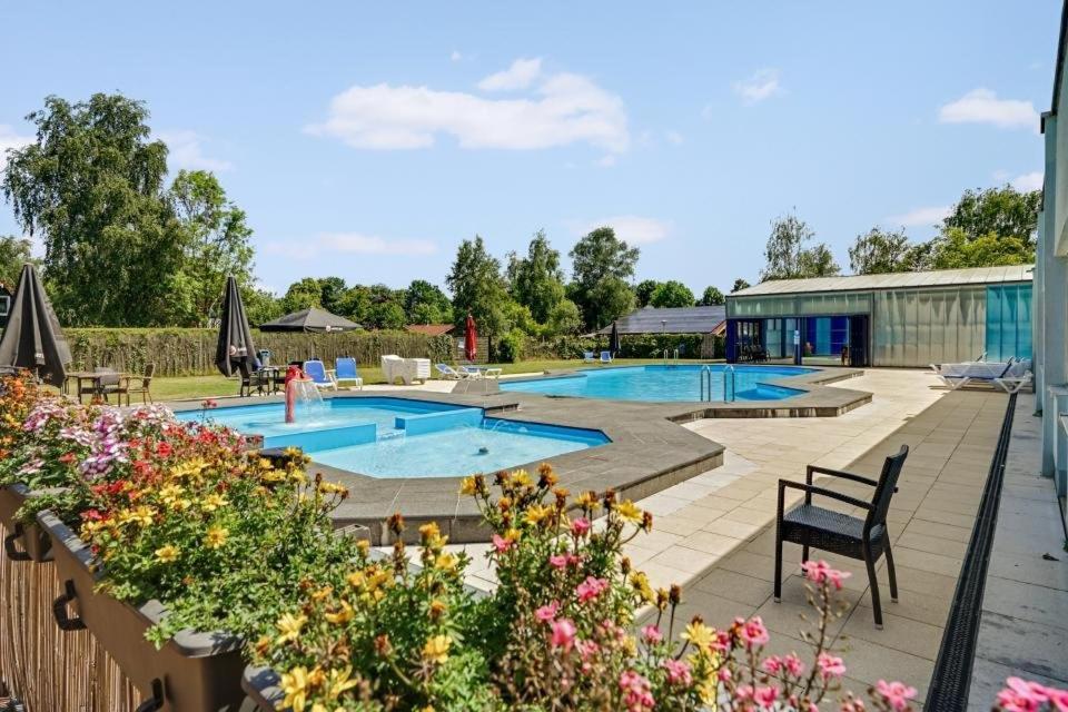Het Familie Boshuisje - Vakantiewoning Op Prachtig Park Met Veel Faciliteiten Inc Ligbad Gramsbergen Exterior photo