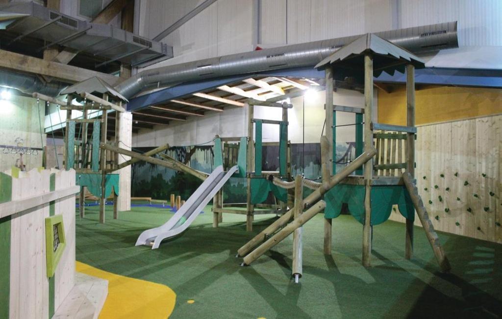 Het Familie Boshuisje - Vakantiewoning Op Prachtig Park Met Veel Faciliteiten Inc Ligbad Gramsbergen Exterior photo